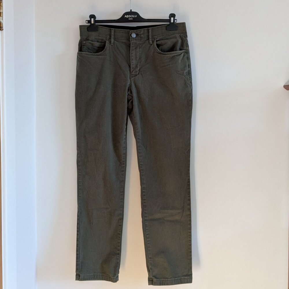 3 / 40$ Calvin Klein Khaki Pants – Size 32